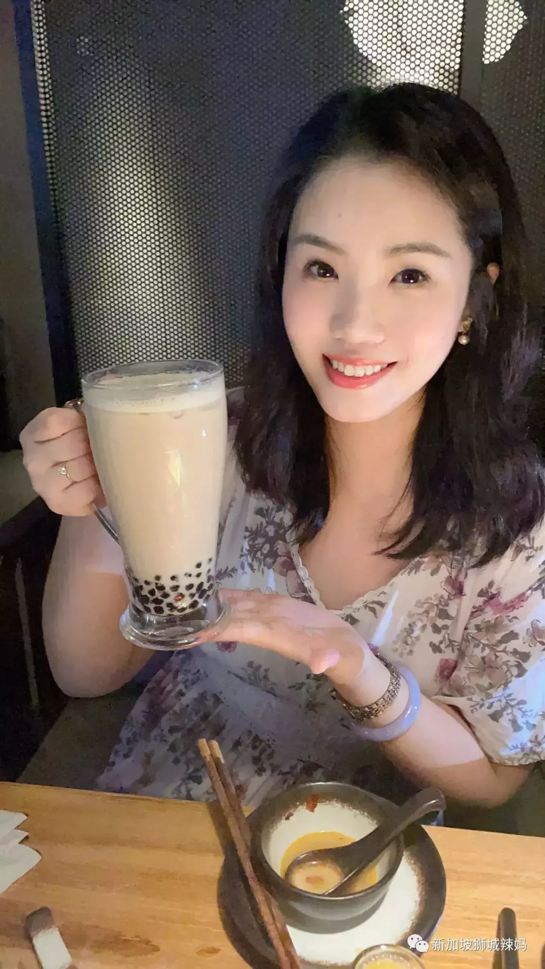 排队5小时!网红凑凑火锅来新加坡了!锅底无限续、奶茶免费喝!菜品大曝光