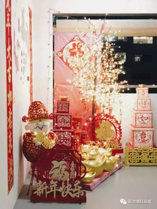 獅城春節氛圍最濃厚的，就是這些裝飾得很喜慶的組屋走廊