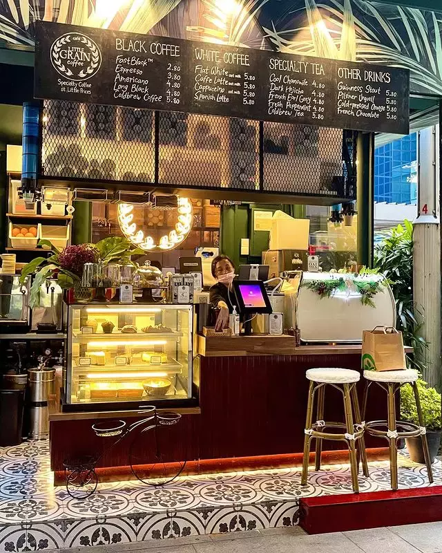 全新加坡最小间的咖啡馆!Little Grain设立在乌节路街边🤭超有限空间,只能让2人堂食