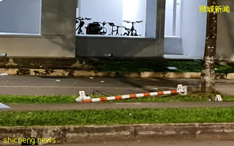 醉汉徒手断柱 留血手印