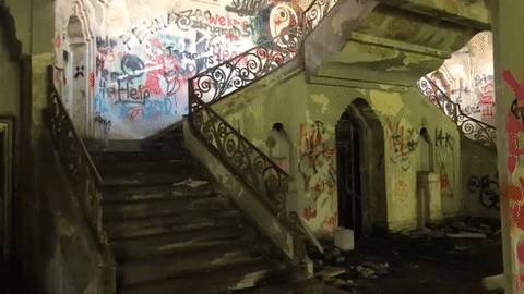 实拍！英国博主非法闯入新加坡“鬼屋”探险，却被网友力挺