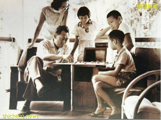 他是新加坡的前總理,妻子死後他竟這樣做,感動了無數人