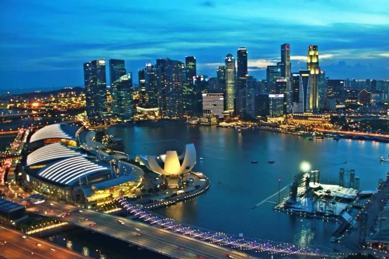 到底是哪些人，在新加坡注册了公司？比如说新加坡首富