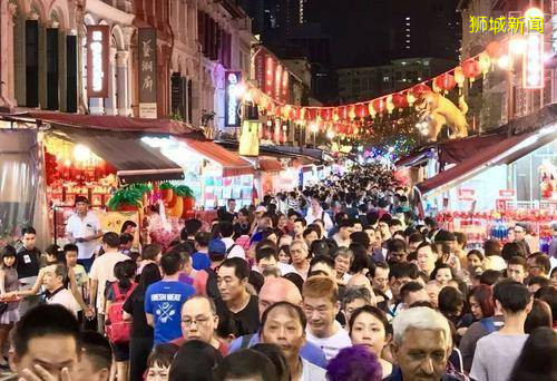 充满华人的新加坡，却选择亲近美国，网友：是中国的援助少了么