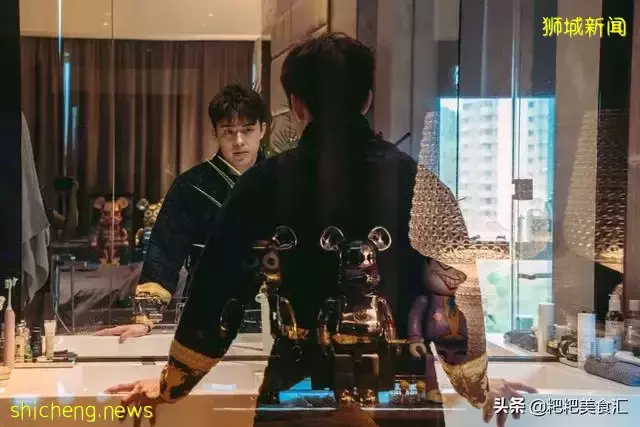 新加坡男网红靠“卖照片”住豪宅开豪车，22岁变身“成功人士”