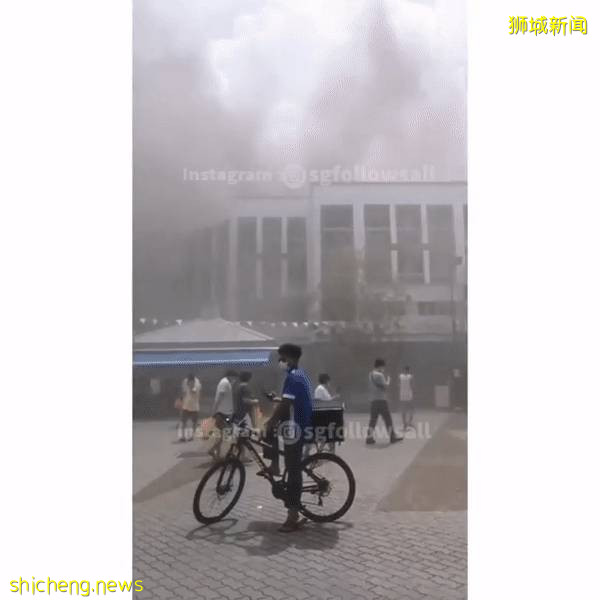 恐怖！新加坡這個食閣煤氣罐爆裂，發生大火！兩小夥勇敢救急