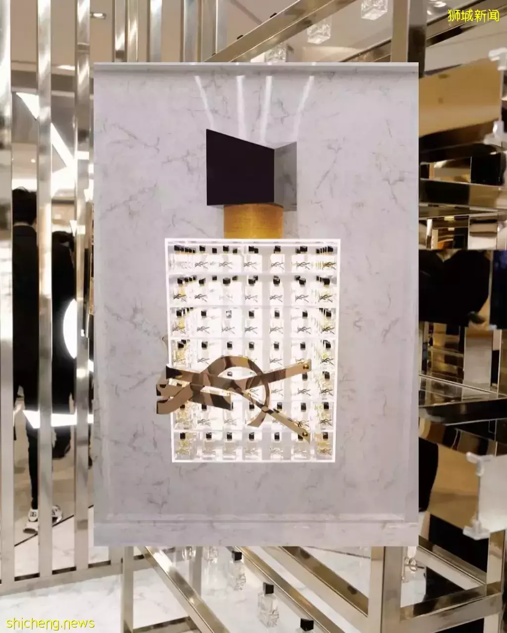 即日起到6月29日！YSL快閃活動強勢來襲💥 衆多豪禮猛烈助攻🎁 僅需打卡主題牆📸立馬獲贈香水樣品✖️大頭貼✖️限量版鏡子