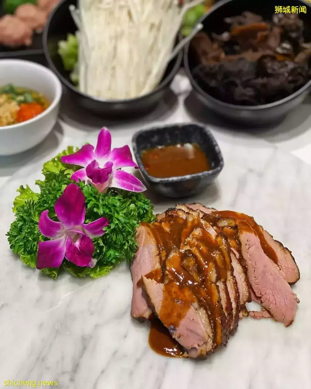 围炉去啦！火遍全网的“奇香煲”汤底免费送🆓 7种特色汤底任选！中式料理➕小吃更是不容错过 