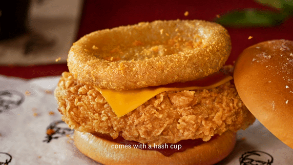 新加坡KFC新品限时上架!Zinger汉堡再升级,搭配咖喱汁+凹面薯饼,任你随意淋酱🍔