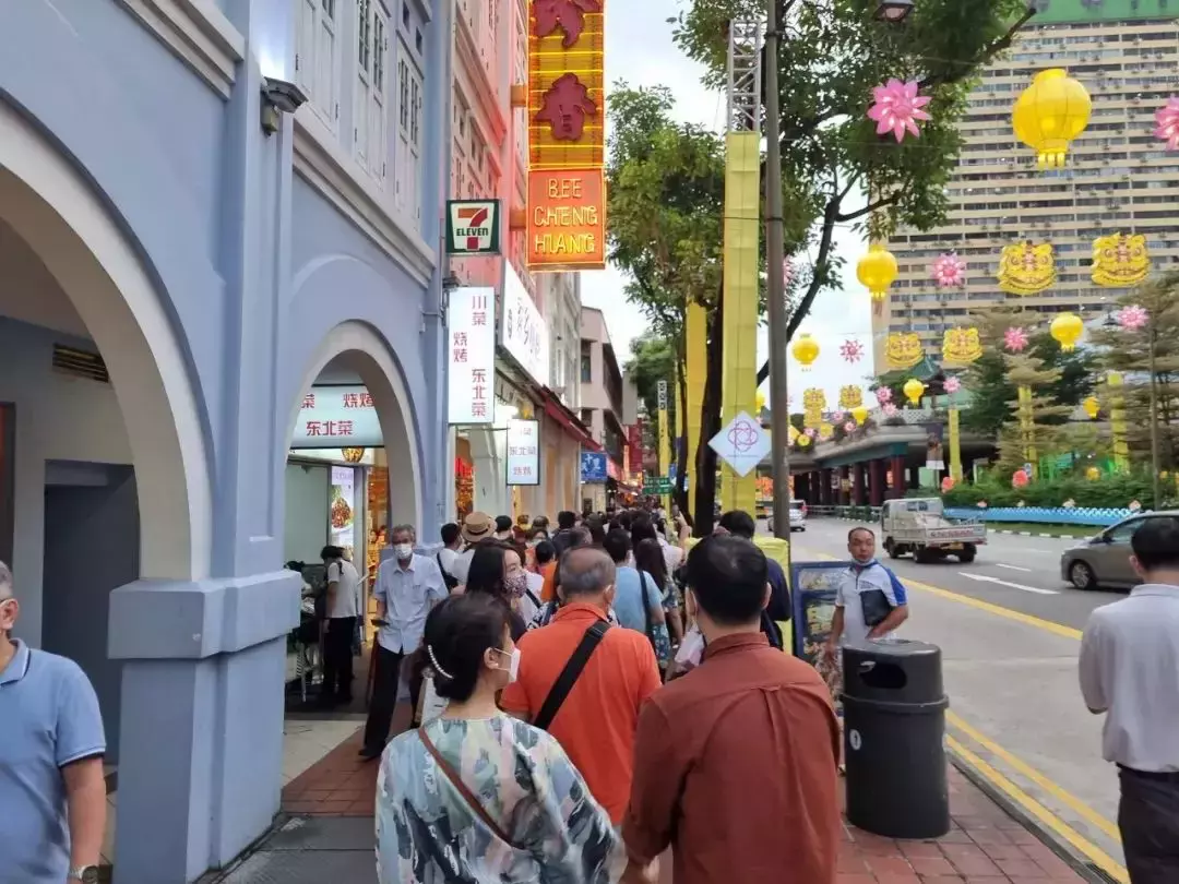 78%社区奥密克戎!前天,新加坡牛车水再现人挤人!张文宏谈北京疫情: 2022疫情或结束