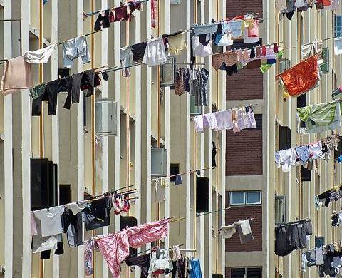 在新加坡，到底买组屋还是买公寓？