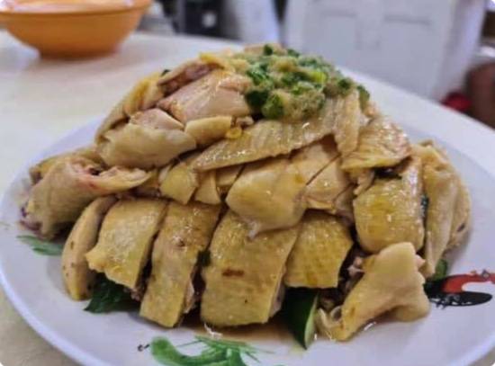 著名理工學院雞飯准備搬到紅山市場（Redhill Market）還是一樣便宜 S$ 3.50 起