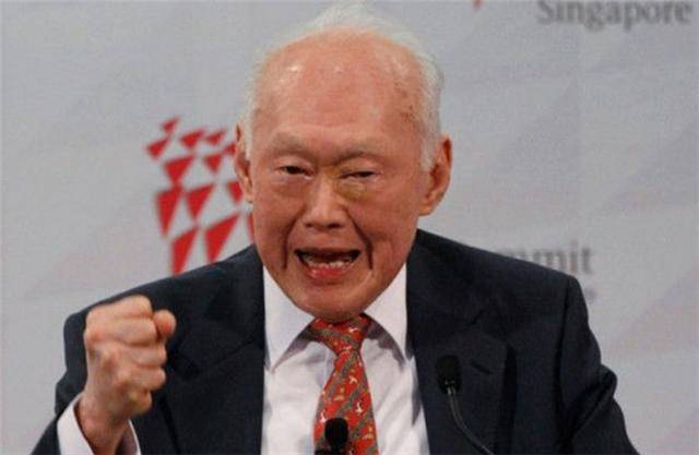 华语为何不能作为新加坡国语?李光耀:那会是个错误