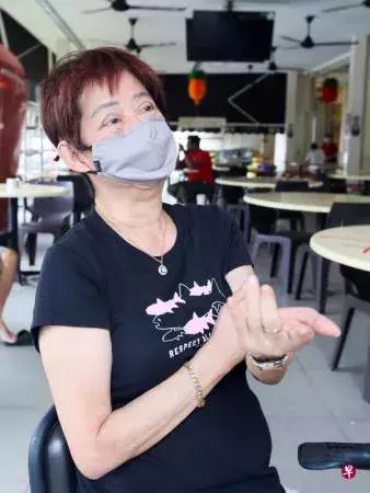 飲料漲兩角 獅城客坐不住 老板娘：水電費 原料起價