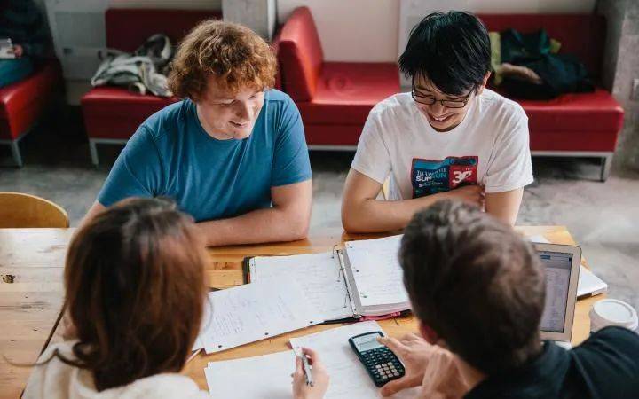 “我也怕獨自猝死在家裏”，單身人口暴增，新加坡真的適合獨居嗎