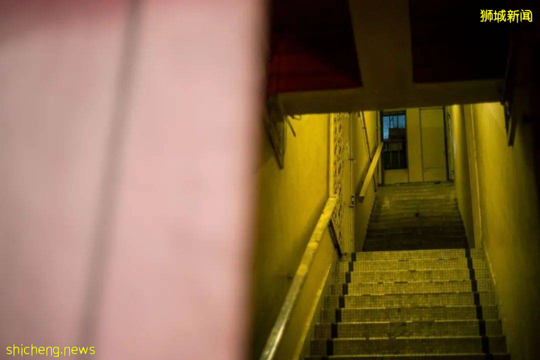 仅7天,新加坡警察突击154家店!芽笼性工作者转行送餐