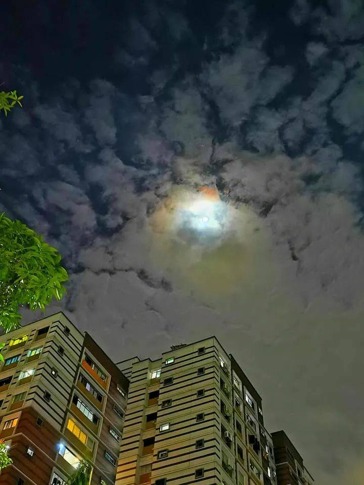 太美！新加坡驚現奇異彩虹月！全島人搶拍
