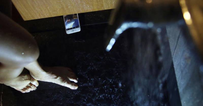 男女共用更衣室  男护士偷拍女同事洗澡