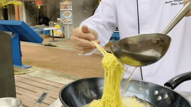 狮城港式粤菜四大名厨之一,坐镇新加坡河畔20年老字号,为你带来惊喜和福利