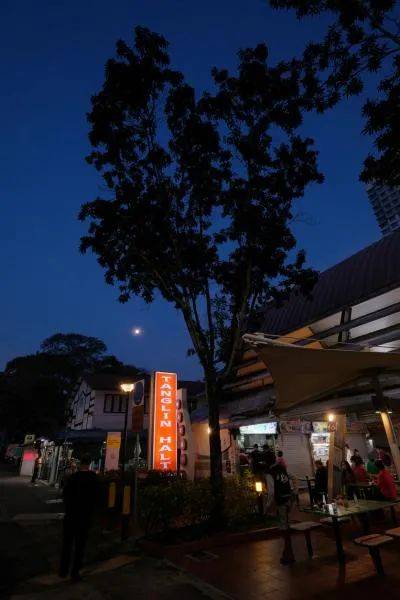 “這裏做的都是熟客，熟到掉下來啦”——逼近搬遷死線的新加坡‘老人區’長啥樣