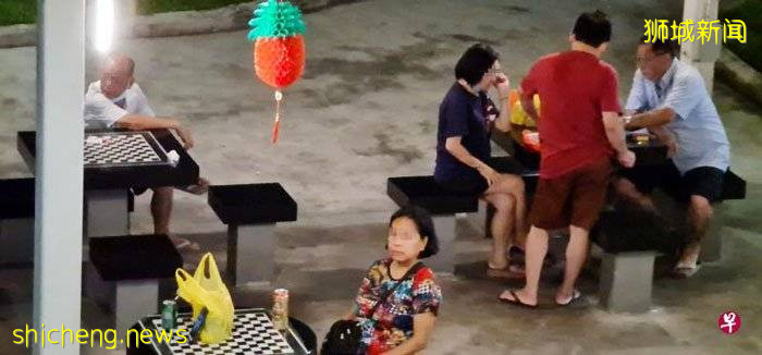 狮城组屋凉亭天天有聚会 喝酒 赌博 吹水 样样来