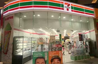 疫情之下,他们在新加坡失去了工作!转身开起了“小卖部”