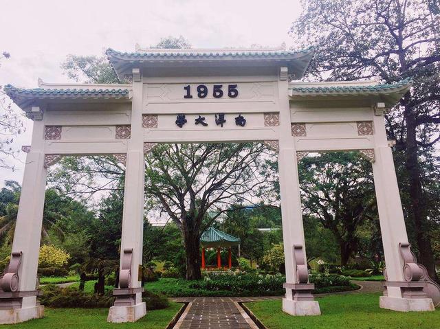 李光耀摧毁了新加坡华文教育？南洋大学师生：关闭南大不可原谅