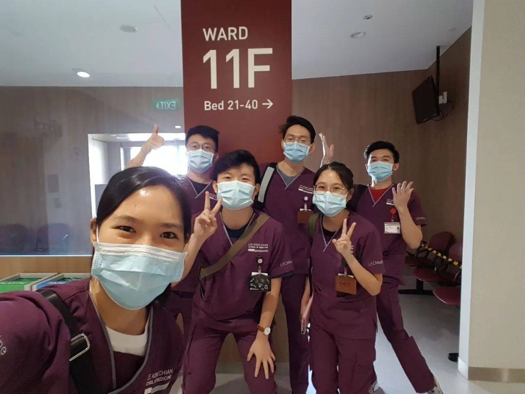 我是南洋理工大学医学院学生,也是新加坡羽毛球国家队一员