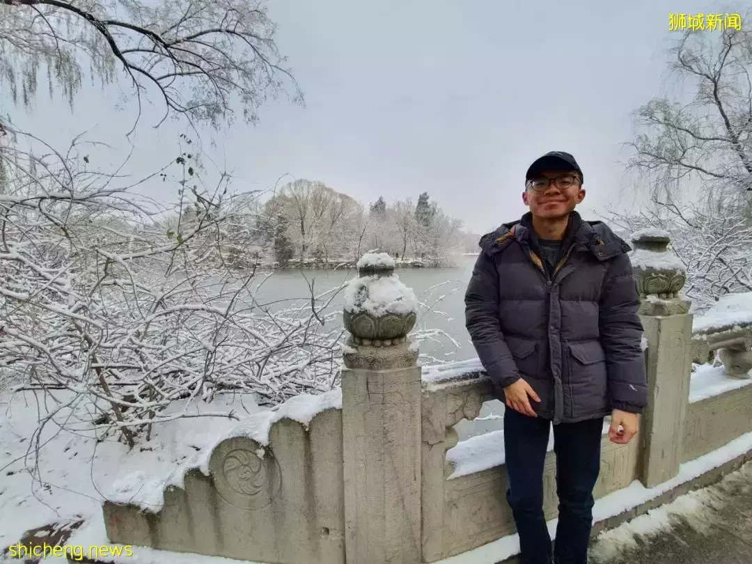 考上了北大清华复旦,三名新加坡留学生却无法在中国本土上学,如何迎难而上