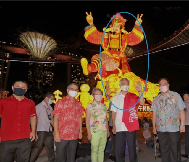 新加坡第一網紅過年忙啥呢?秀恩愛?發紅包?還是玩自拍