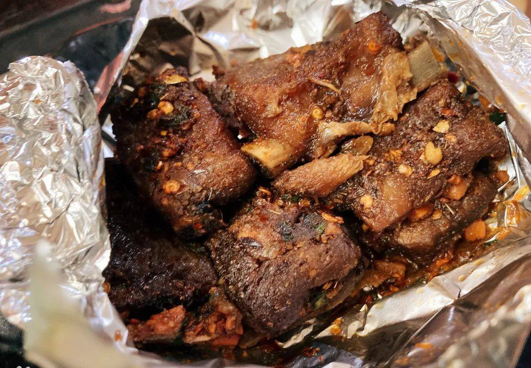 9.9新起吃網紅火鍋！小龍蝦湯底、花雕膠原湯，好喝到湯底都不剩