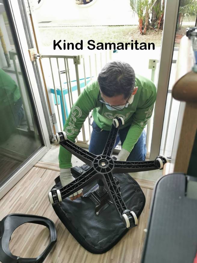 如果你遇到组装家具这类难事搞不定,可以找下新加坡外卖小哥