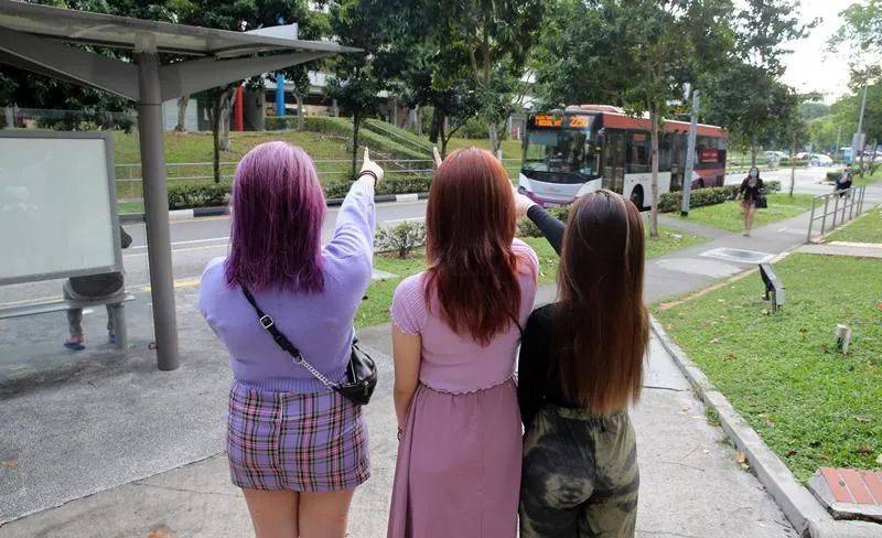 遇三美女搭巴士 色男当众猥亵