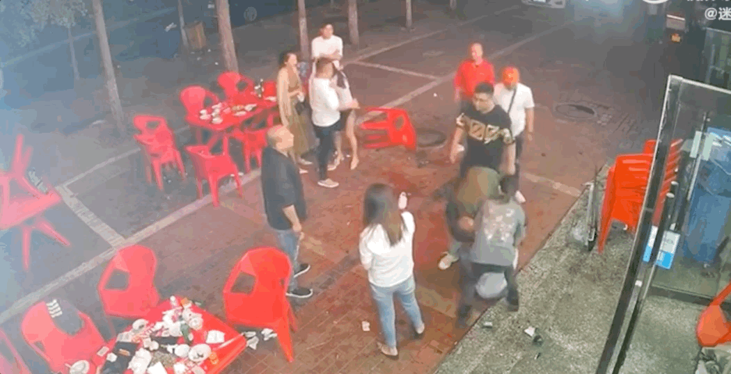 全員抓獲！唐山打人男子，如果在新加坡，會被鞭刑