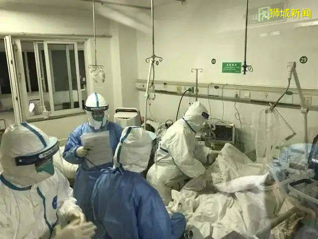 這個學校拍了拍你,並給你送來一份獎學金