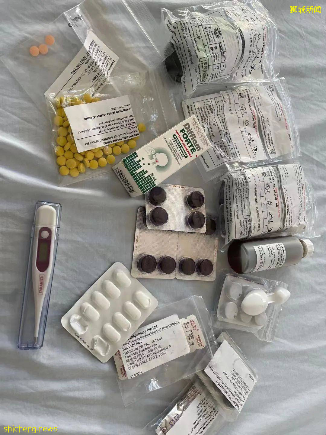 26岁女孩在新加坡确诊，高烧、呼吸困难，自己叫救护车去医院