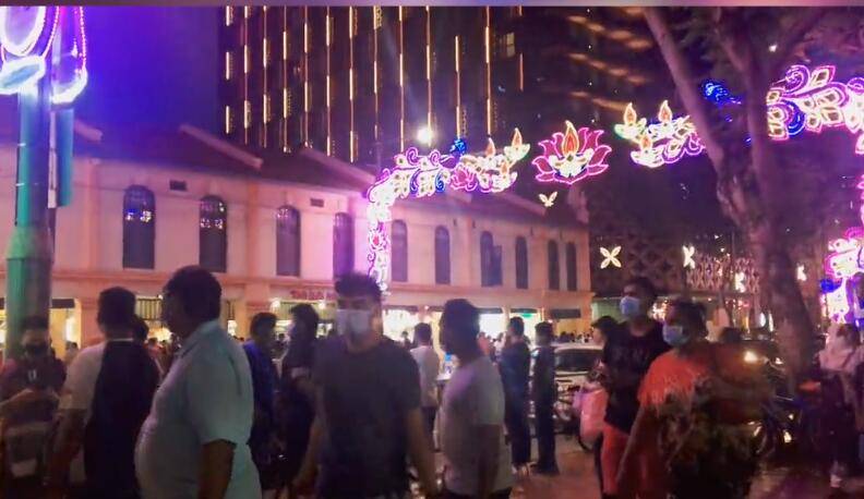 新加坡屠妖節人流聚集、人頭湧動，安全距離？野