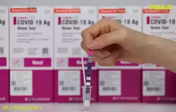 時隔2年回家，她在飛機上飙淚 ！ 新加坡ART自檢儀價格大跌至5新幣