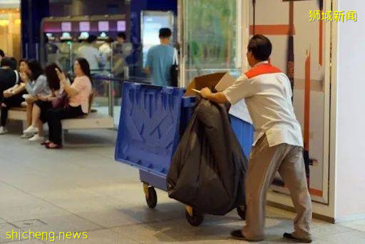 新加坡垃圾堆积成山！清洁工起薪到三千