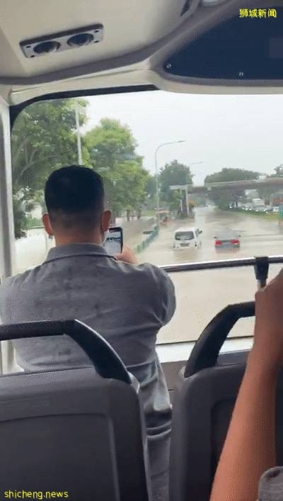 今天,新加坡被大暴雨淹沒了!