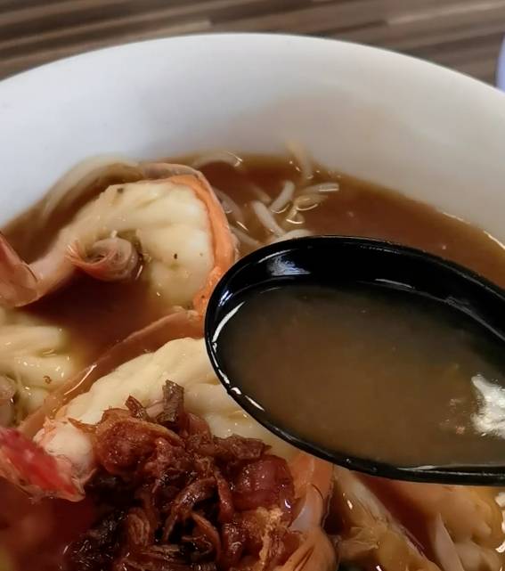 人气爆棚！新加坡老字号虾面：$6新币起一碗，虾汤浓郁，口口有虾黄