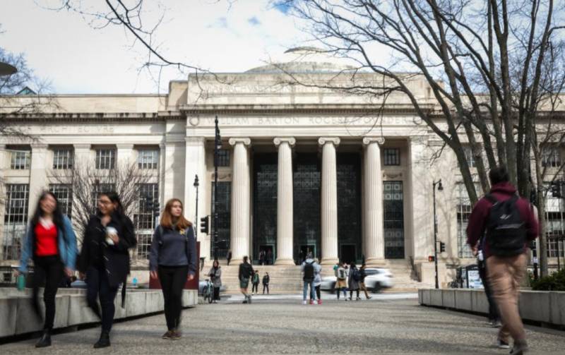 “中國留學生是間諜？！” 英國也開始跟風美國，留學生怎麽那麽難