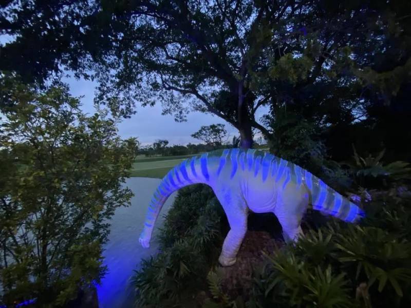 賣油條“續命”,老板直播cos,這是要集體轉行