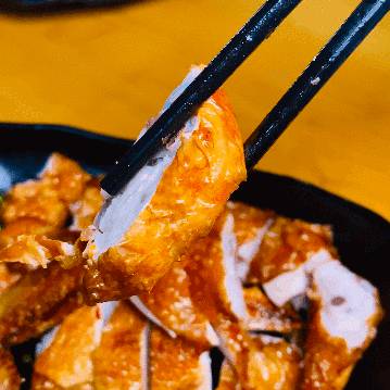 狮城港式粤菜四大名厨之一,坐镇新加坡河畔20年老字号,为你带来惊喜和福利