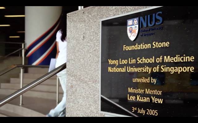 借李光耀抄笔记的他，放弃200万年薪​，让新加坡法治成亚洲第一！