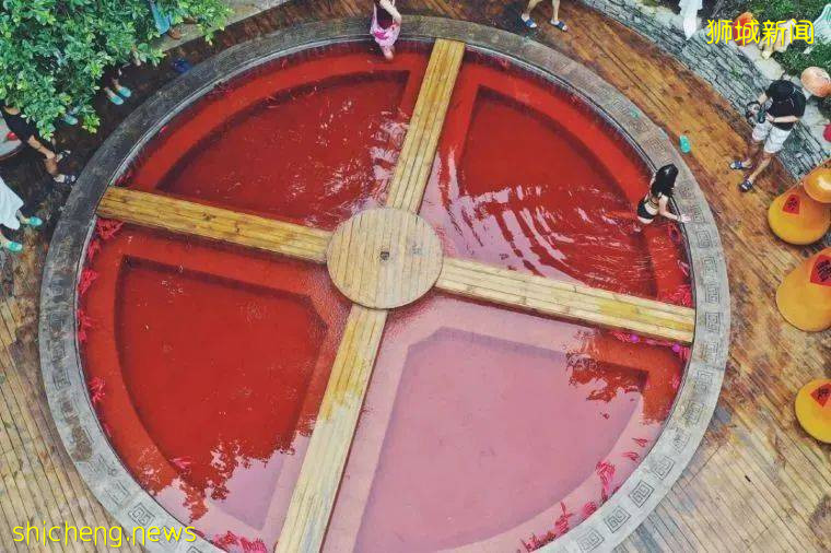 脑洞好大!把重庆火锅做成温泉?新加坡网友:“好奇葩……”