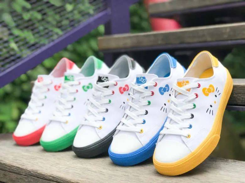 Skechers推出Hello Kitty联名款，Hello Kitty的小迷妹有福啦