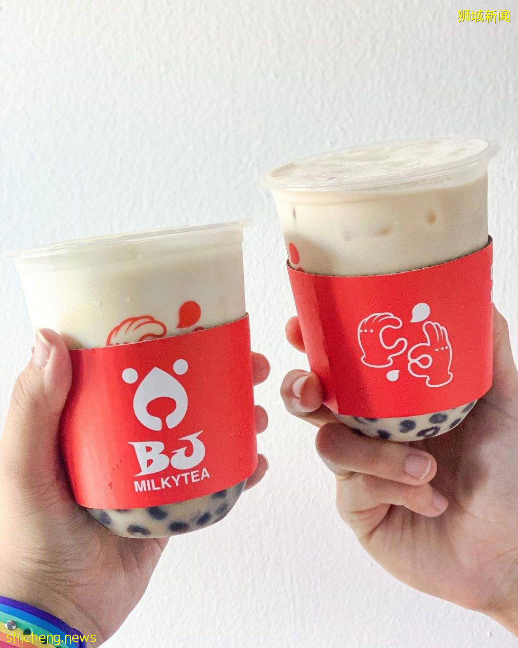 BJ Milkytea用熊掌送奶茶🧸毛绒绒熊爪破墙而出!互动+拍照、萌度直接狂升✨