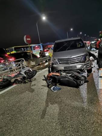 第二通道连环车 祸 多人伤 现场混乱