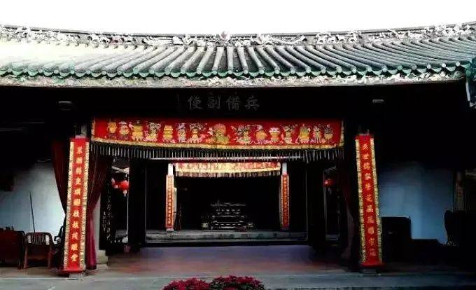 棄“政”轉“商”：新加坡前外長楊榮文的故事